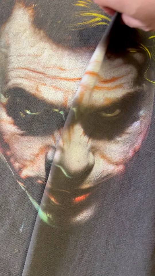 ⚠️This season's most important Batman and Joker IP collaboration SAINT Mxxxxxx x The Dark Knight BTM SS TEE /JOKER/BLACK Dark Knight Batman co-branded Joker character TEE Washed black S-XL Assute ready-to-wear dyeing, faded, re-washed and distressed, authentic proofing, custom-woven correct main mark, washed mark, difference between pictures and production, top-notch printing technology, God restores every pore of the Joker's headshot